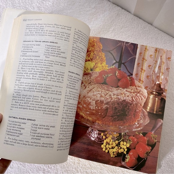 Vintage 1980’s Culinary Arts Institute Canadian Family Cookbook Hardcover - Picture 6 of 11